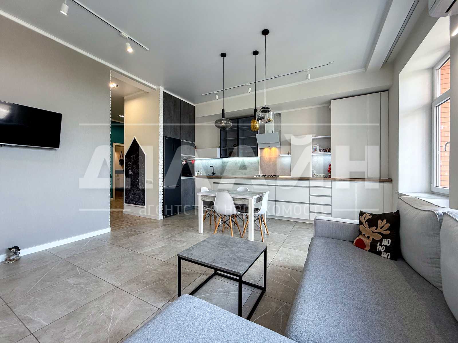 3-кімн. квартира, 83 м², просп. Металургів